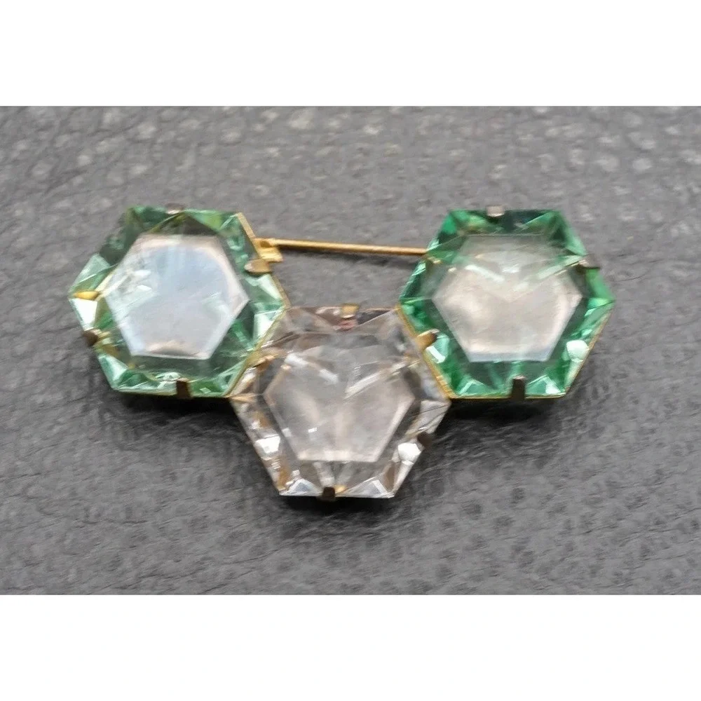Vintage Hexagonal Faceted Glass Honeycomb Crystal Brooch Green Clear Gold Tone
